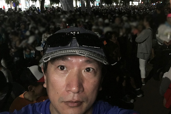 フルマラソンのスタート地点では