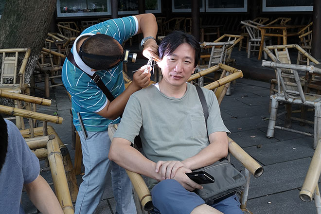 街頭耳掻きサービス