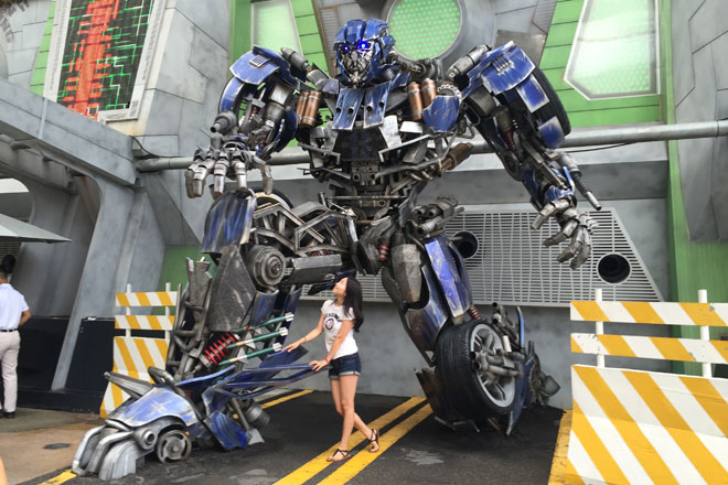 USS 等身大(?)のトランスフォーマー