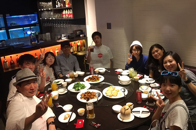 シンガポールの名物料理「チリクラブ」を食べる